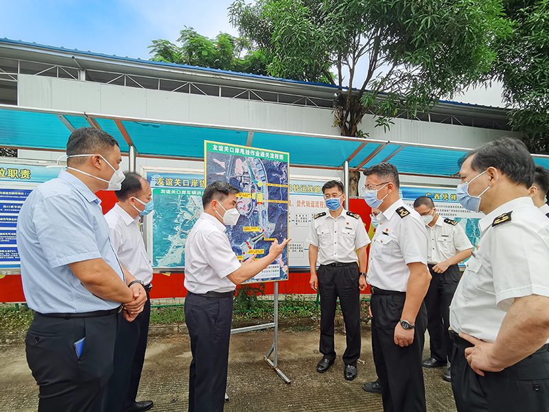 王味冰率考察组到凭祥综合保税区友谊关口岸调研